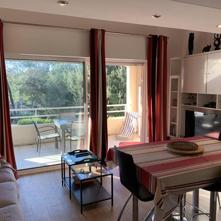 Appartement duplex, parking, animaux acceptés - 6 pers. - FR-1-878-63 - Appartement - 4