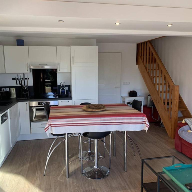 Appartement duplex, parking, animaux acceptés - 6 pers. - FR-1-878-63 - Appartement - 5