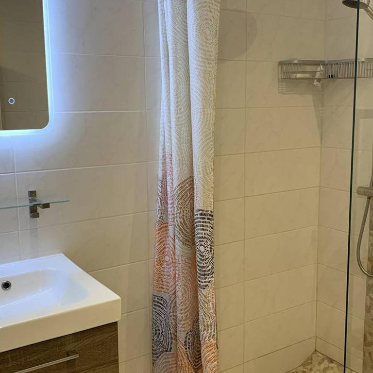 Appartement duplex, parking, animaux acceptés - 6 pers. - FR-1-878-63 - Appartement - 12
