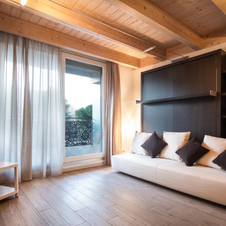 Lake Home Holiday - Studio with Terrace - 7