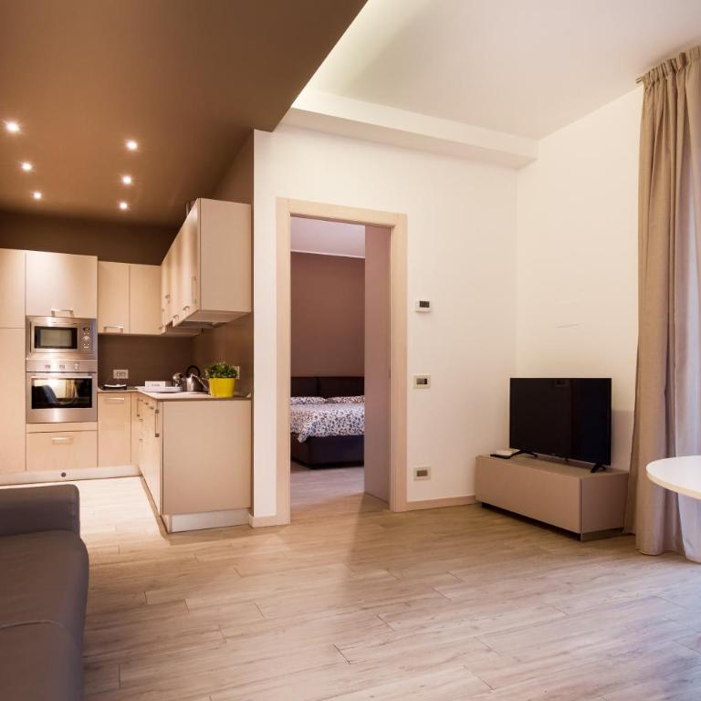 Lake Home Holiday - Apartment with Balcony - 11