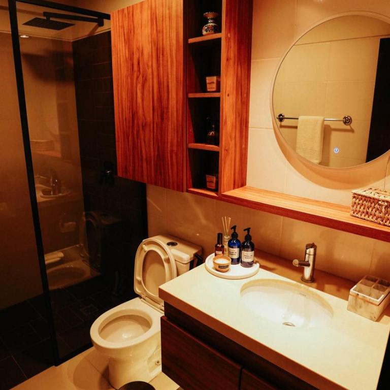 Equipetrol Boutique Stay - 2 King Beds - WIFI - Fully Equipped - Toiletries & Coffee Included - Two-Bedroom Apartment with Balcony - 3