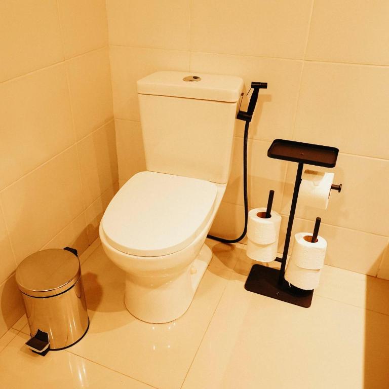 Equipetrol Boutique Stay - 2 King Beds - WIFI - Fully Equipped - Toiletries & Coffee Included - Two-Bedroom Apartment with Balcony - 5
