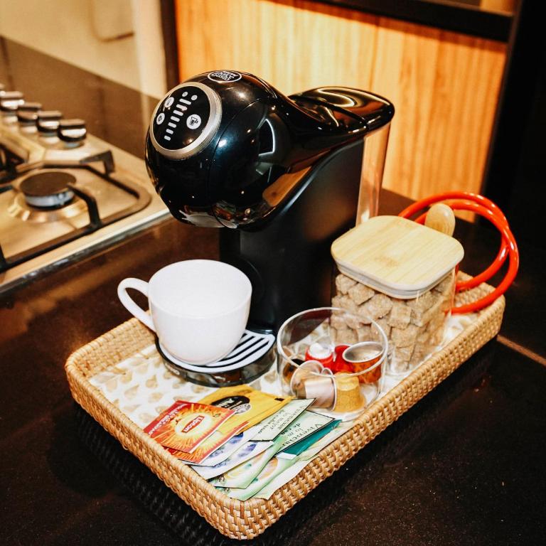 Equipetrol Boutique Stay - 2 King Beds - WIFI - Fully Equipped - Toiletries & Coffee Included - Two-Bedroom Apartment with Balcony - 9