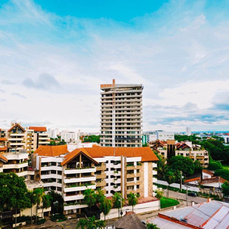 Equipetrol Boutique Stay - 2 King Beds - WIFI - Fully Equipped - Toiletries & Coffee Included - Two-Bedroom Apartment with Balcony - 10