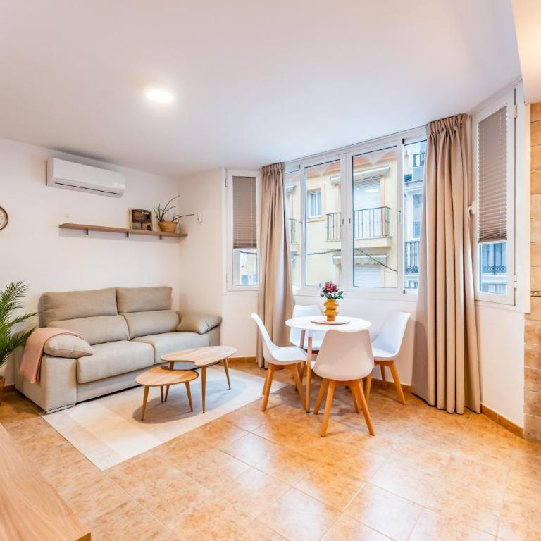 Cosy 2 Bed set in a quiet street of Los Boliches - Pass the Keys - Apartamento - 1