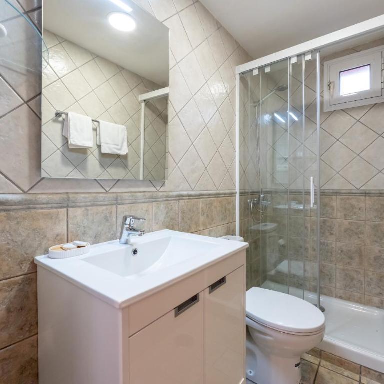 Cosy 2 Bed set in a quiet street of Los Boliches - Pass the Keys - Apartamento - 5