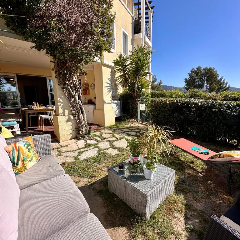 Appartement Premium Genius - Chambre séparée -vue Mer -Jardin Clôturé -Terrasse -Parking - Piscine Chauffée du 04 Avril au 01 Novembre- Saint Raphaël - Appartement 1 Chambre avec Jardin - 2