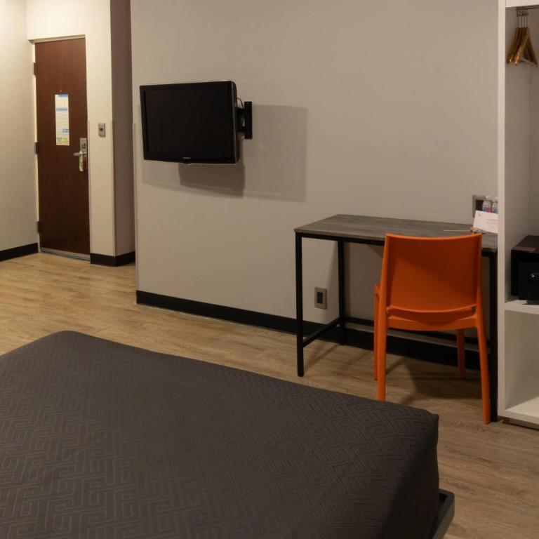 Hotel MX forum buenavista CDMX, Trademark by Wyndham - Standard Queen Room with Two Queen Beds - Non-Smoking - 5