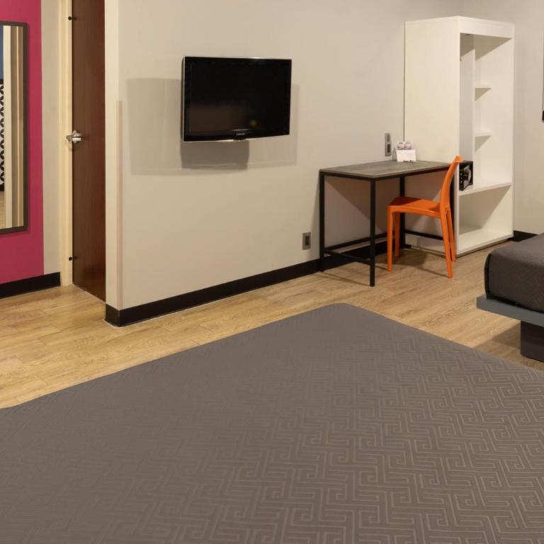 Hotel MX forum buenavista CDMX, Trademark by Wyndham - Standard Queen Room with Two Queen Beds - Non-Smoking - 8