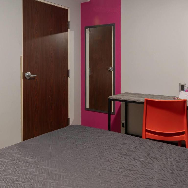 Hotel MX forum buenavista CDMX, Trademark by Wyndham - Superior Queen Room with Two Queen Beds - Non-Smoking - 9