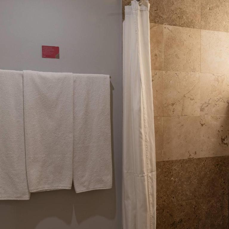 Hotel MX forum buenavista CDMX, Trademark by Wyndham - Superior Queen Room with Two Queen Beds - Non-Smoking - 22