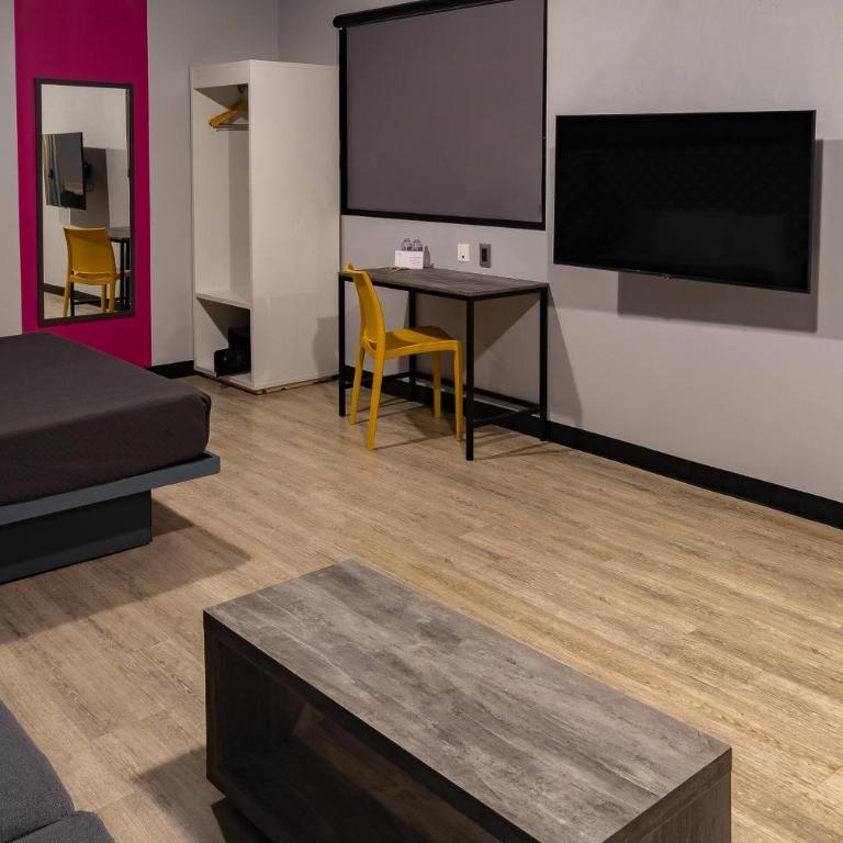 Hotel MX forum buenavista CDMX, Trademark by Wyndham - Queen Suite with Sofa Bed - Non-Smoking - 6
