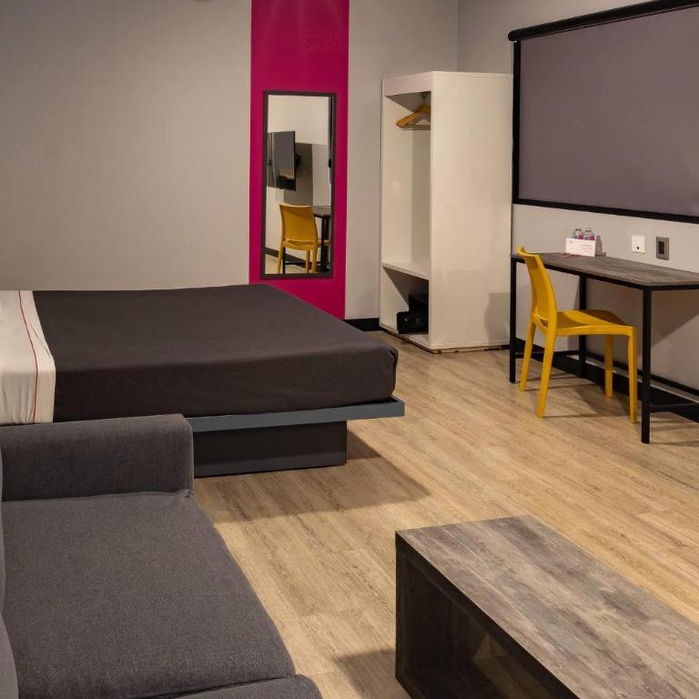 Hotel MX forum buenavista CDMX, Trademark by Wyndham - Queen Suite with Sofa Bed - Non-Smoking - 5