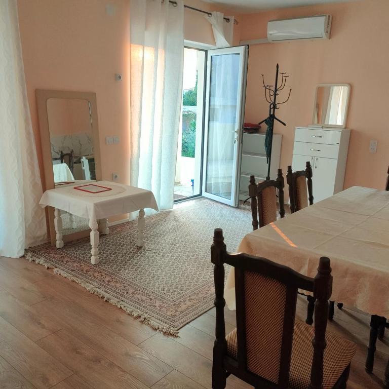 Villa Georgant - Two-Bedroom Apartment - 11