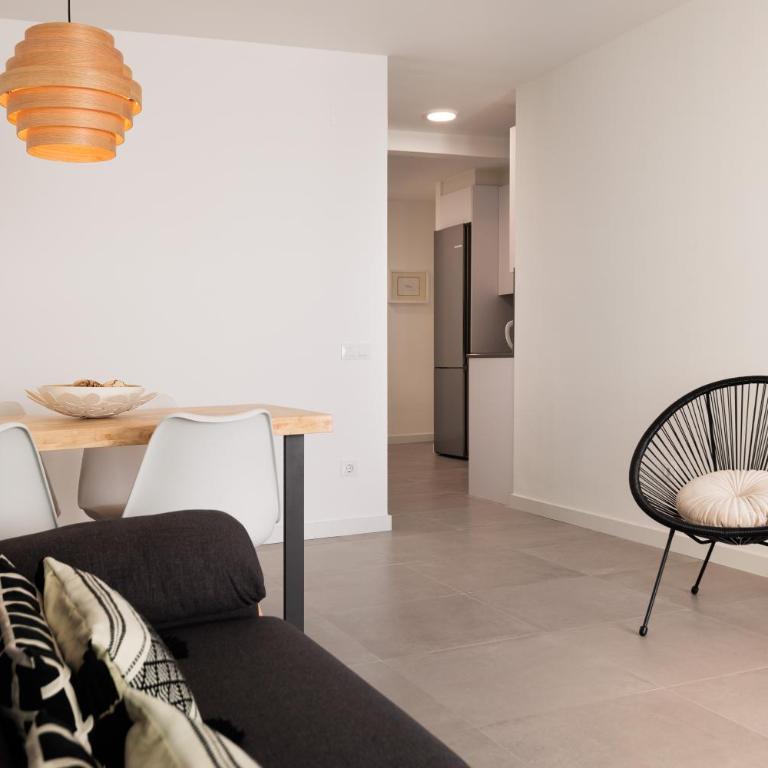 Lets Holidays WHITE APARTMENT with TERRACE, AC, PARKING, NEAR BEACH - Apartamento de 2 dormitorios - 21