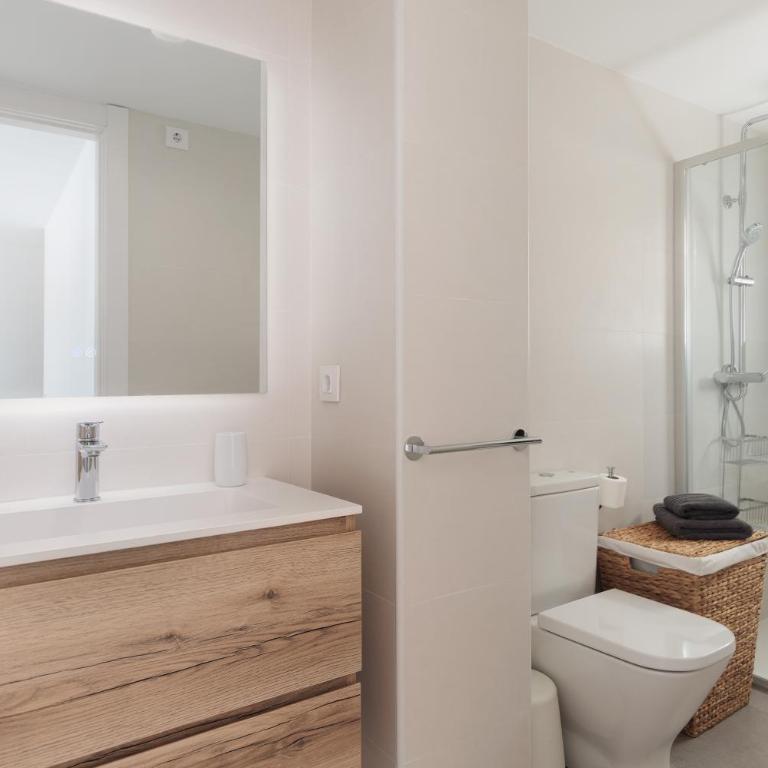 Lets Holidays WHITE APARTMENT with TERRACE, AC, PARKING, NEAR BEACH - Apartamento de 2 dormitorios - 13