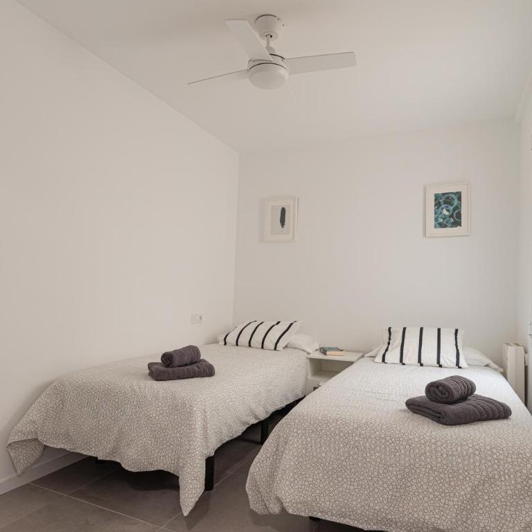 Lets Holidays WHITE APARTMENT with TERRACE, AC, PARKING, NEAR BEACH - Apartamento de 2 dormitorios - 17