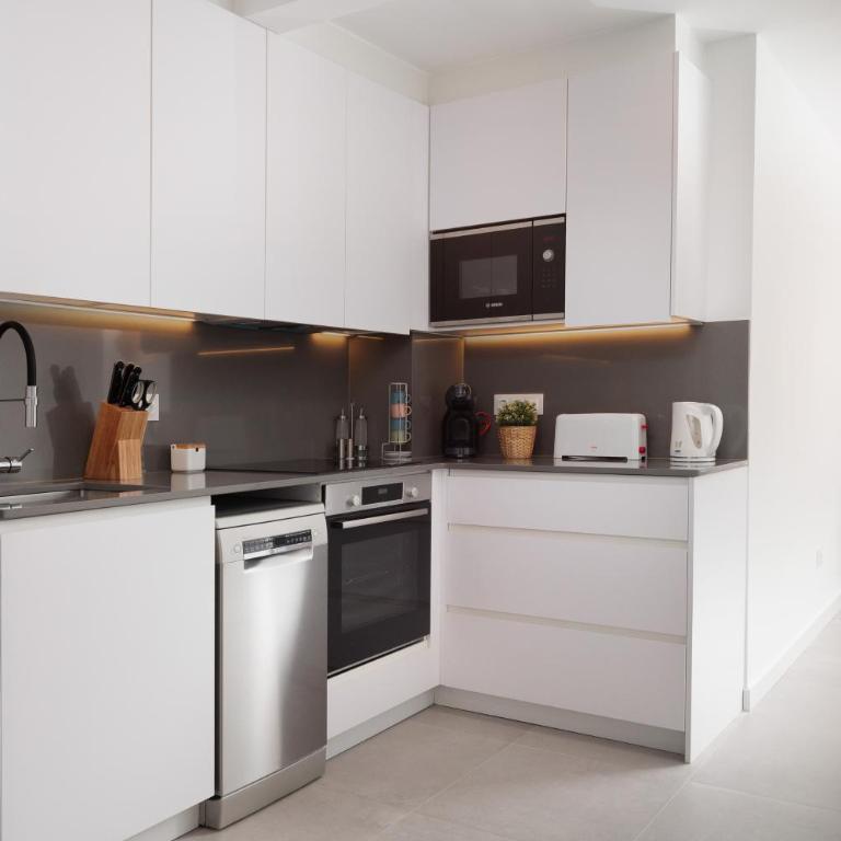Lets Holidays WHITE APARTMENT with TERRACE, AC, PARKING, NEAR BEACH - Apartamento de 2 dormitorios - 18