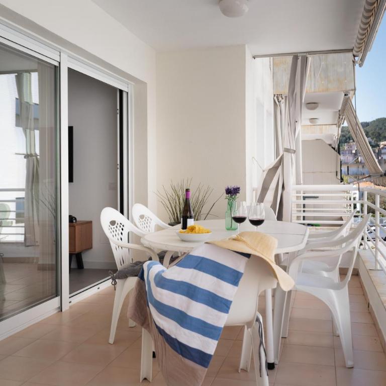 Lets Holidays WHITE APARTMENT with TERRACE, AC, PARKING, NEAR BEACH - Apartamento de 2 dormitorios - 8