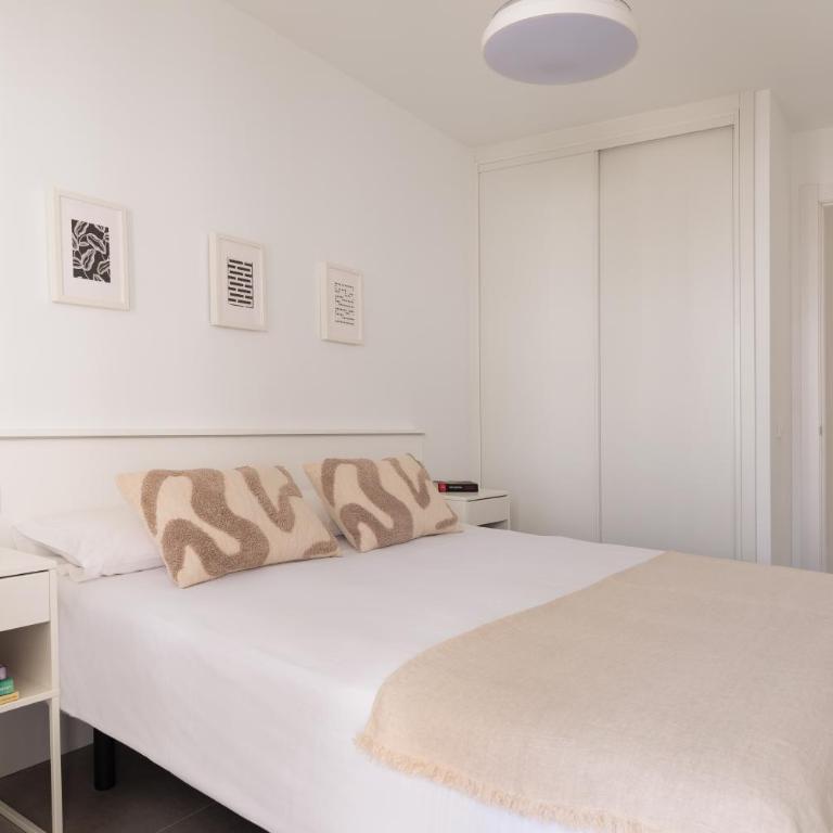 Lets Holidays WHITE APARTMENT with TERRACE, AC, PARKING, NEAR BEACH - Apartamento de 2 dormitorios - 11