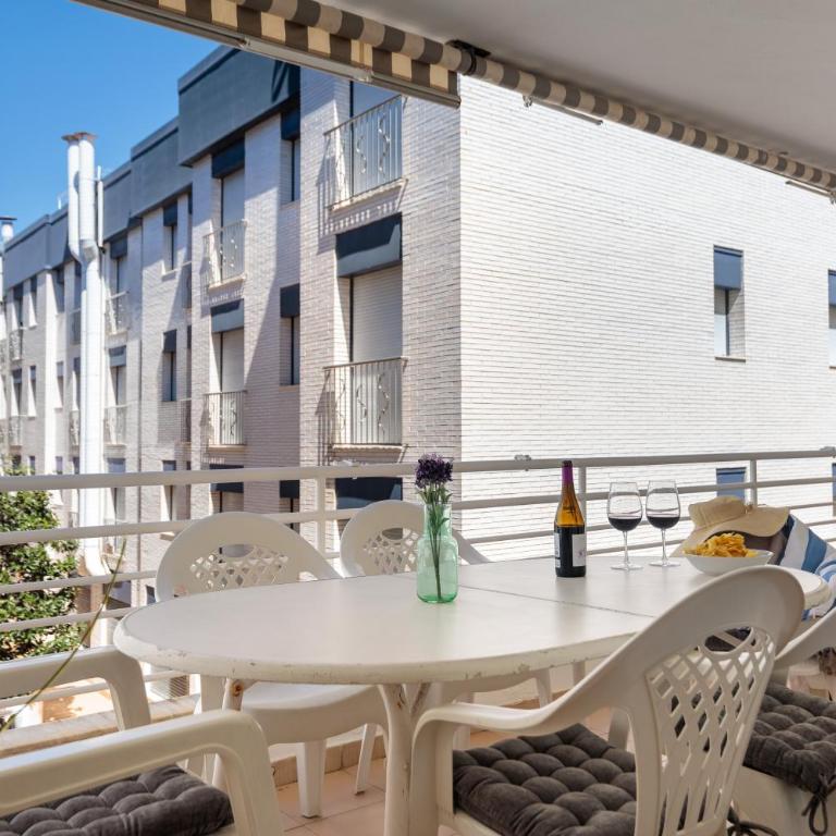 Lets Holidays WHITE APARTMENT with TERRACE, AC, PARKING, NEAR BEACH - Apartamento de 2 dormitorios - 9