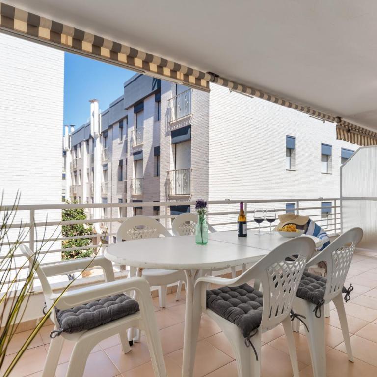 Lets Holidays WHITE APARTMENT with TERRACE, AC, PARKING, NEAR BEACH - Apartamento de 2 dormitorios - 7