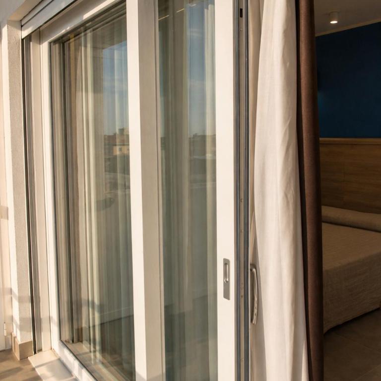 Colonna Suites Bari - Double Room with Balcony and Sea View - 3