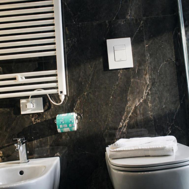 Colonna Suites Bari - Deluxe Double Room with Balcony and Sea View - 1
