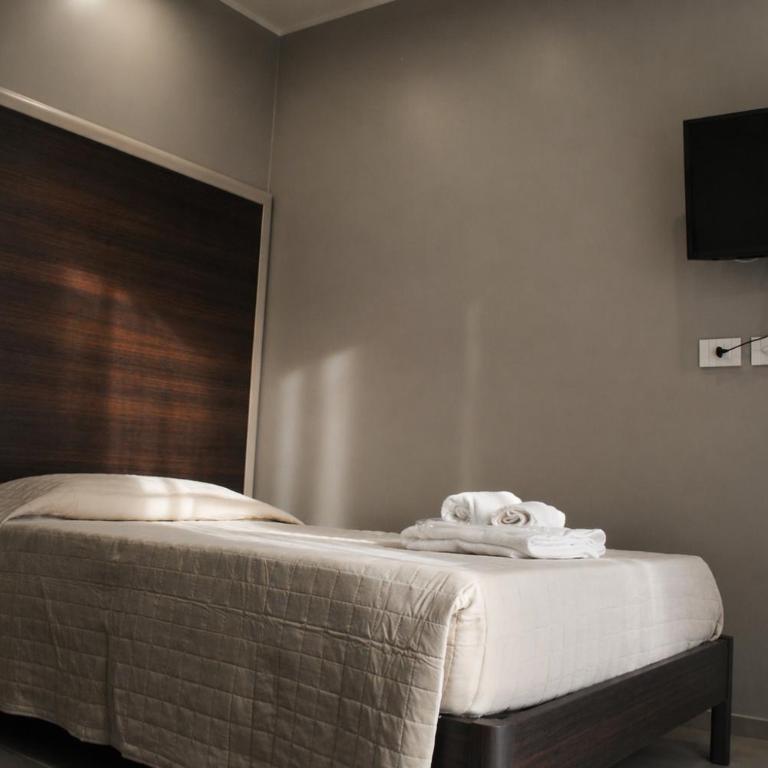 Colonna Suites Bari - Single Room with Bathroom - 5