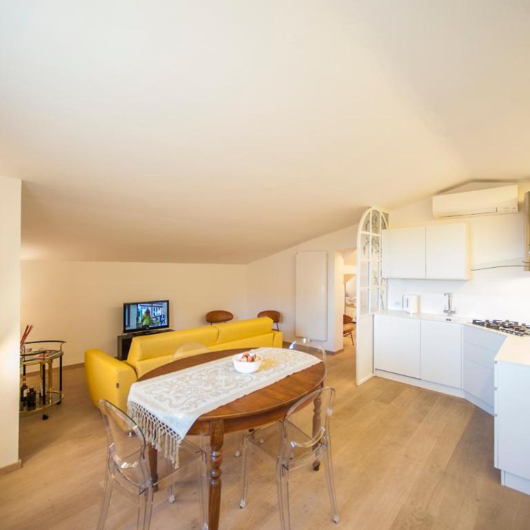 GuestHost - Exclusive Duomo View Apartment - Two-Bedroom Apartment - 2