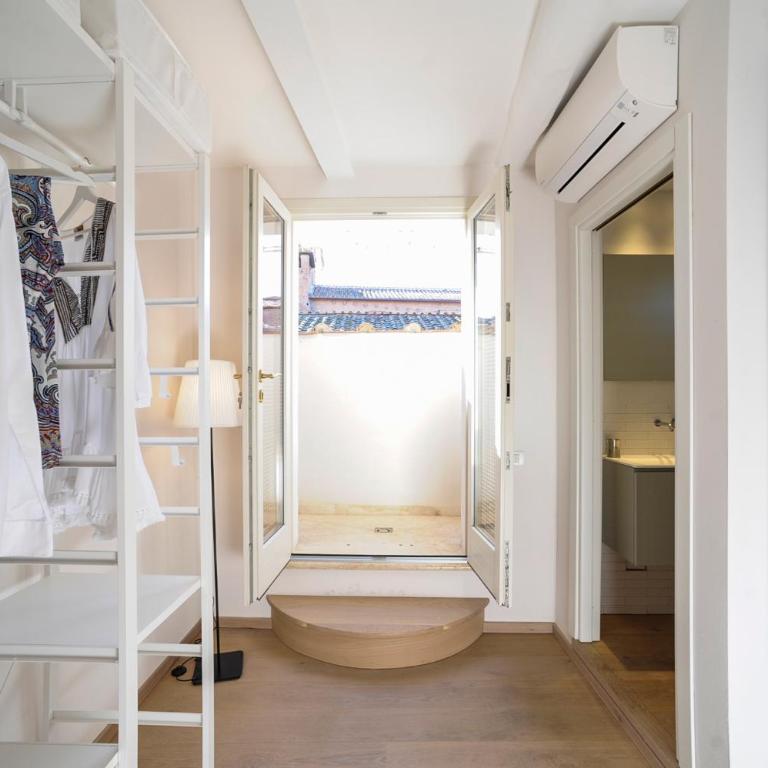 GuestHost - Exclusive Duomo View Apartment - Two-Bedroom Apartment - 24