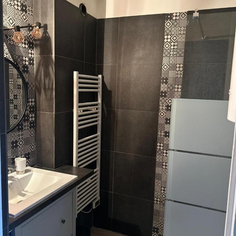 Cosy proche de la mer résidence sécurisée avec piscine - Appartement 1 Chambre - 9