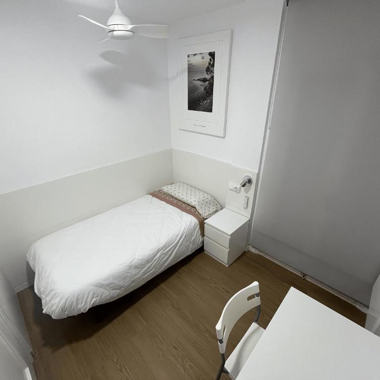 Pedro - Apartment with Shower - 16