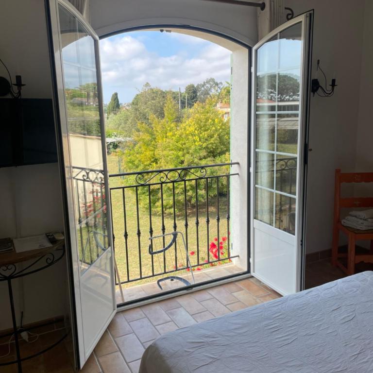 Chambre d'hôtes "La Bastide des Eucalyptus" - Chambre Double - Vue sur Jardin - 2