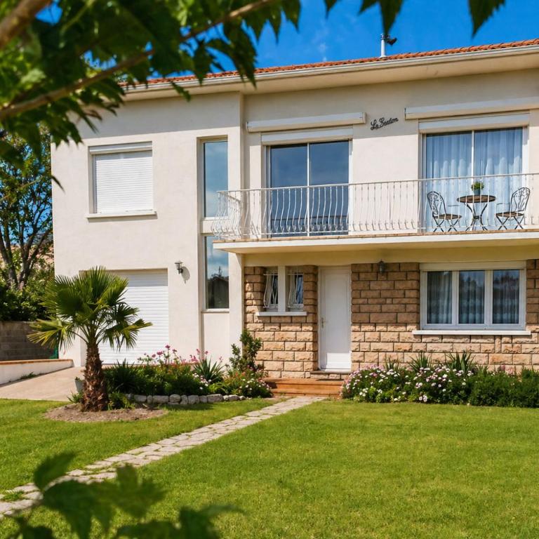 Villa climatisée, proche mer, 2 grands appartements indépendants, parking, WIFI - Maison 2 Chambres - 1