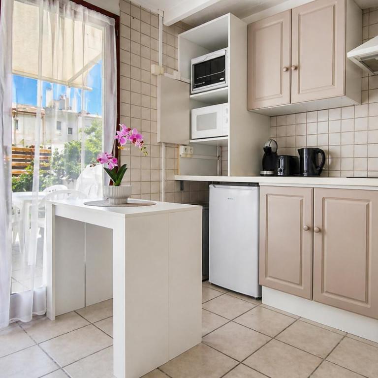 Villa cosy, familiale, terrasse, piscine & parking - Villa 2 Chambres - 7