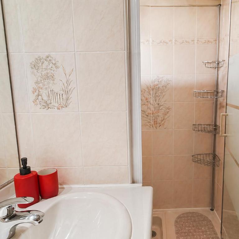 Villa cosy, familiale, terrasse, piscine & parking - Villa 2 Chambres - 23