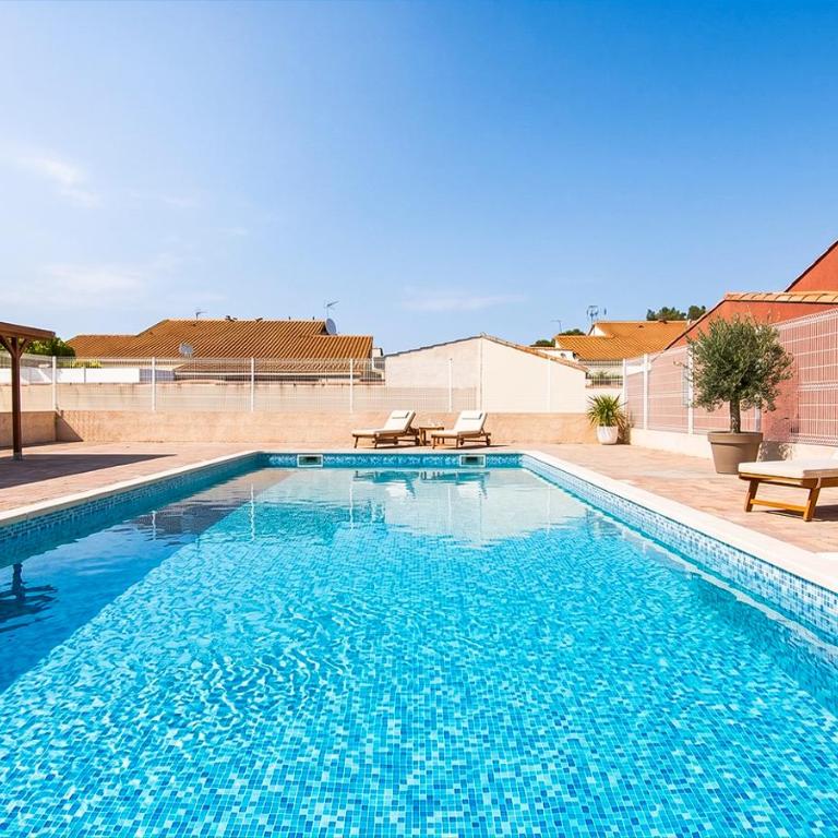 Villa cosy, familiale, terrasse, piscine & parking - Villa 2 Chambres - 14