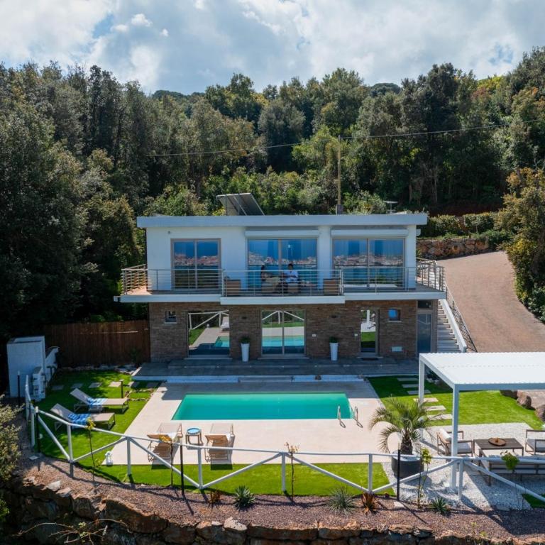 Luxury Liam Villa with Pool and Sea View - Goelba - Villa - 1