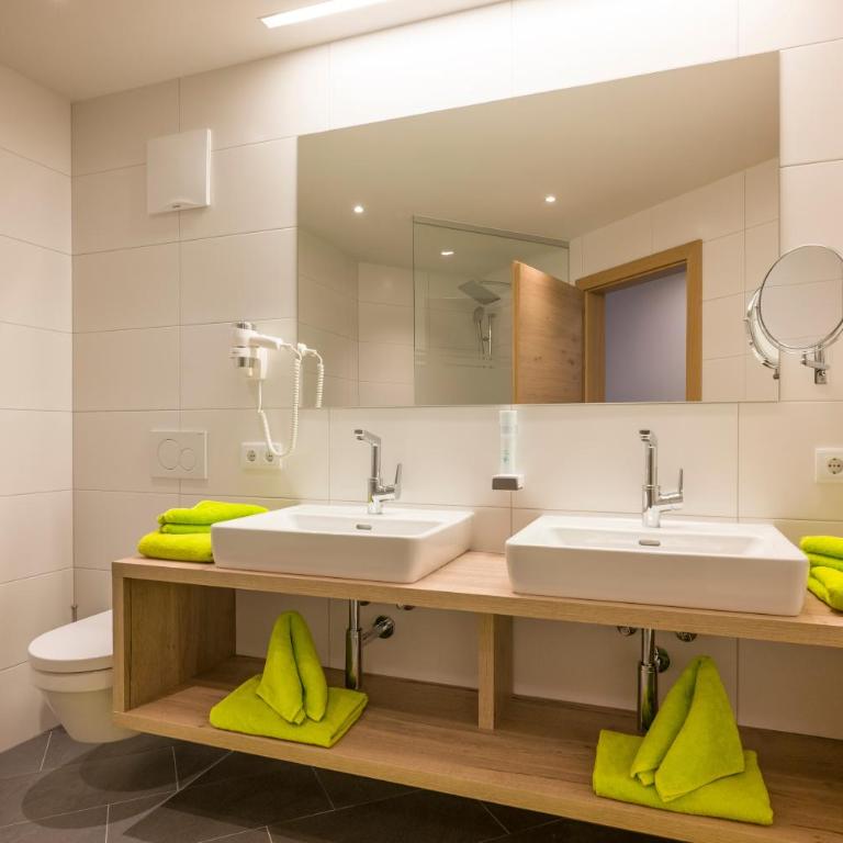 Aparthotel AlpTirol - Apartment mit 2 Schlafzimmern und Balkon (Zillertal Deluxe) - 1