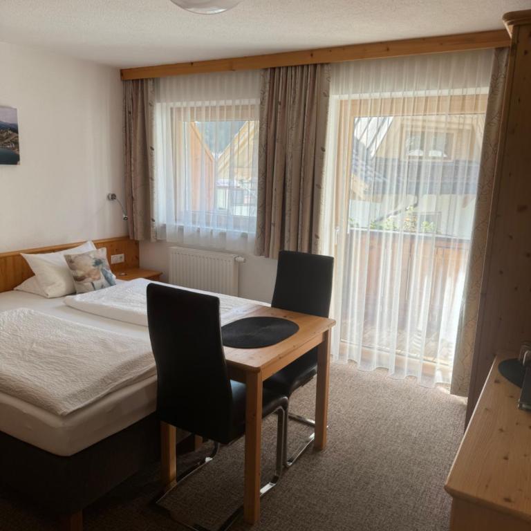 Grünwaldhof - Doppelzimmer mit Balkon - 1