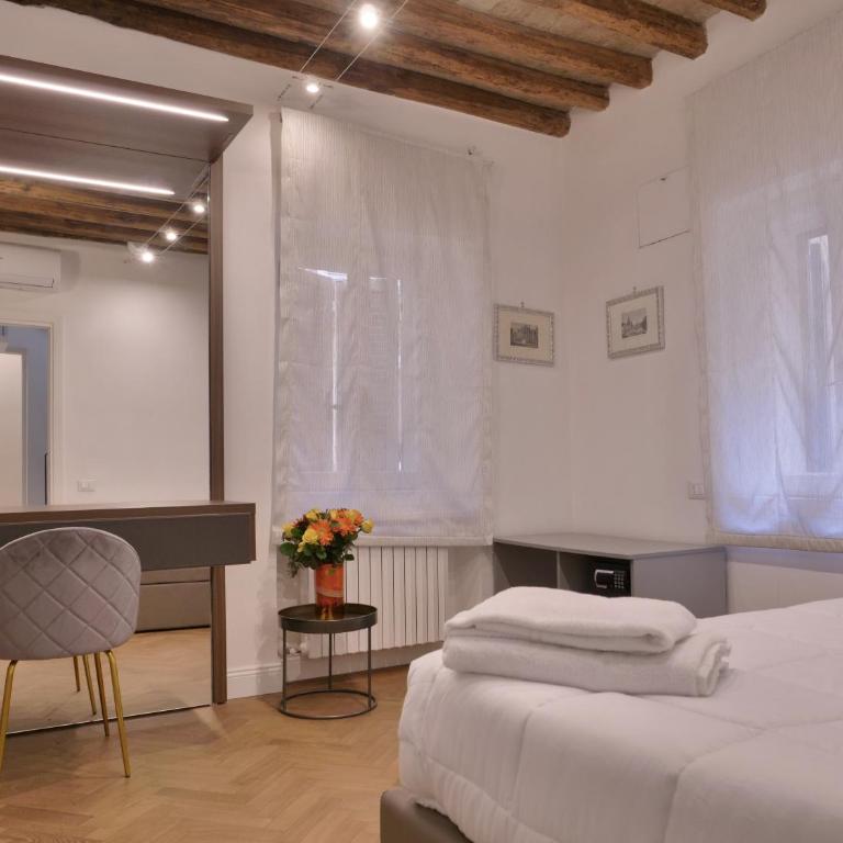 Helmirage suite Trevi - Camera Matrimoniale/Doppia con Letti Singoli con Bagno Privato Esterno - 1