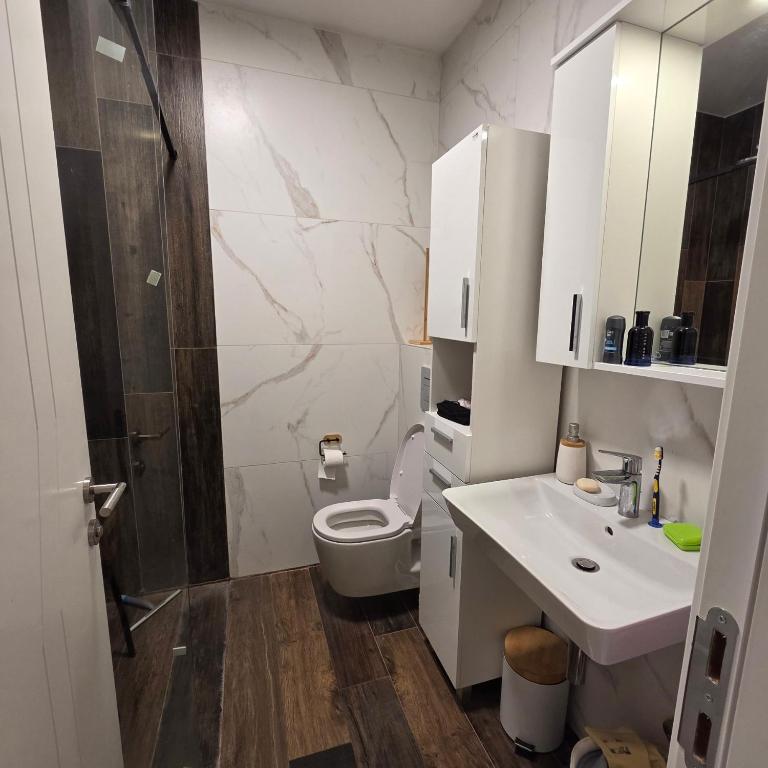 New & Modern City Center Apartment - One-Bedroom Apartment - 17