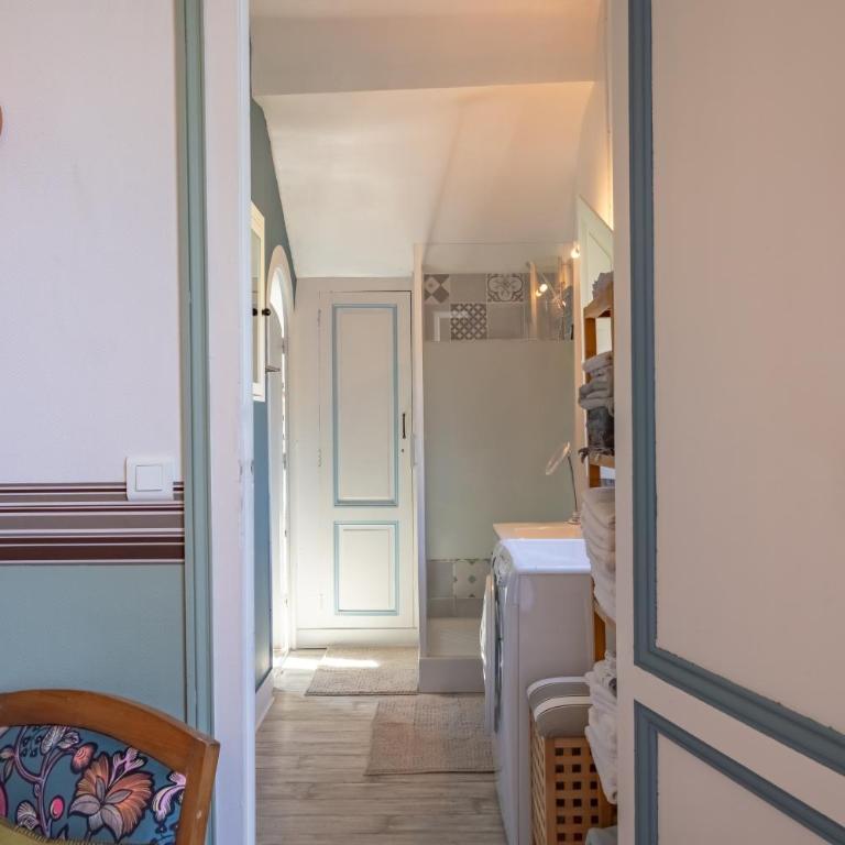 Villa Athena, T2 Ville D'hiver - Superior Apartment mit 1 Schlafzimmer und Balkon - 14
