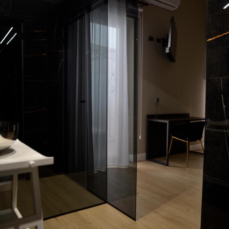 HT Room Spa & Suite - Camera Queen con Vasca Idromassaggio - 4