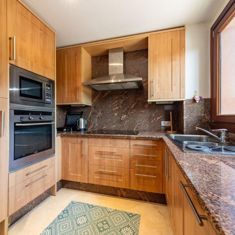 Estepona, Marbella, Malaga - Apartamento de 3 dormitorios - 80