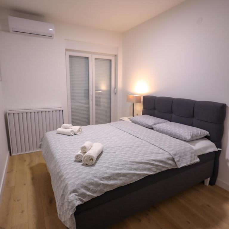 River - One-Bedroom Apartment - 14