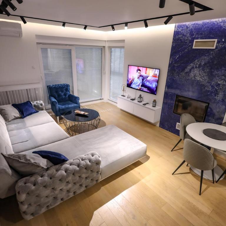 River - One-Bedroom Apartment - 1