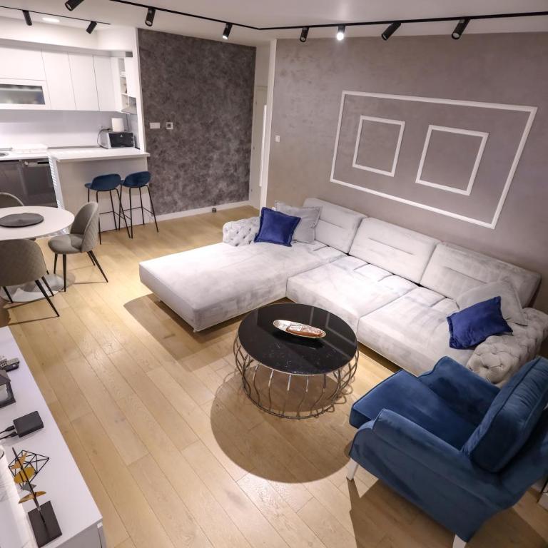River - One-Bedroom Apartment - 7